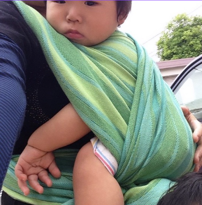 はじめてベビーラップで出かけた日の写真